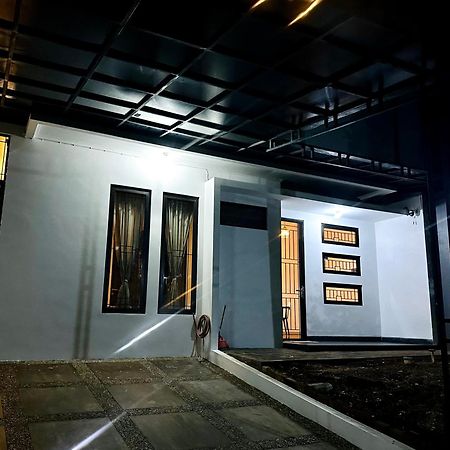 4-Bedroom Home In South Jakarta Nuansa Swadarma Residence By Le Ciel Hospitality エクステリア 写真