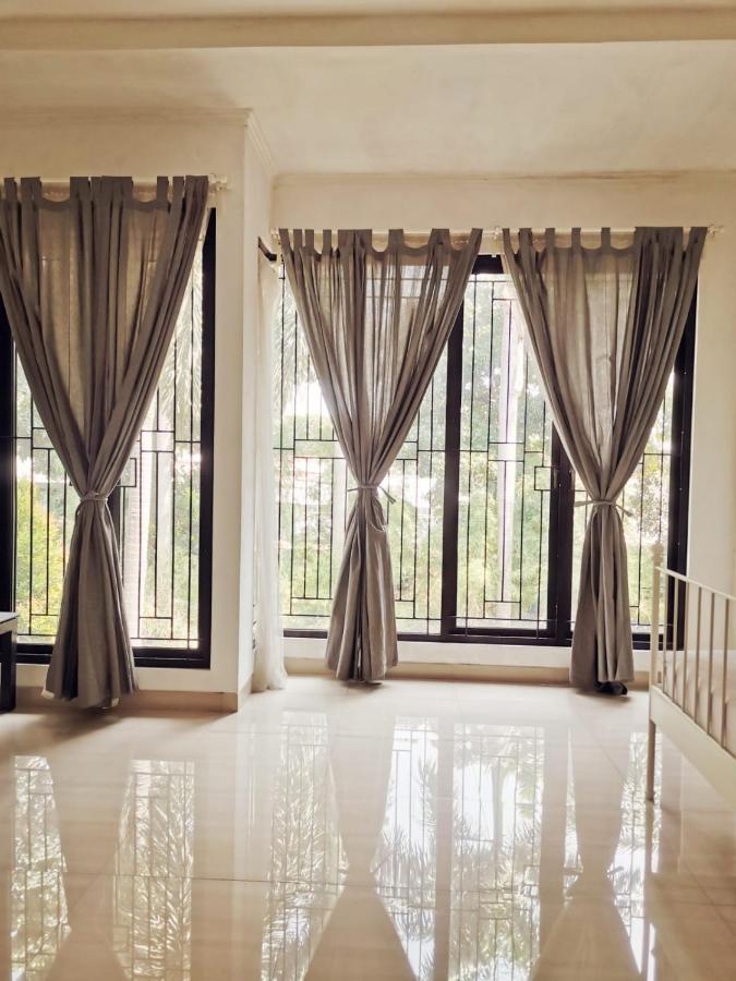 4-Bedroom Home In South Jakarta Nuansa Swadarma Residence By Le Ciel Hospitality エクステリア 写真