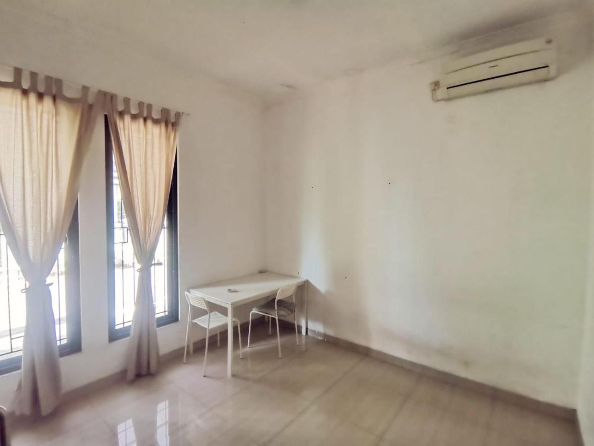 4-Bedroom Home In South Jakarta Nuansa Swadarma Residence By Le Ciel Hospitality エクステリア 写真
