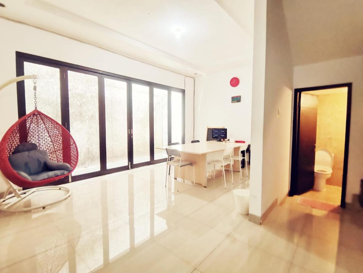 4-Bedroom Home In South Jakarta Nuansa Swadarma Residence By Le Ciel Hospitality エクステリア 写真
