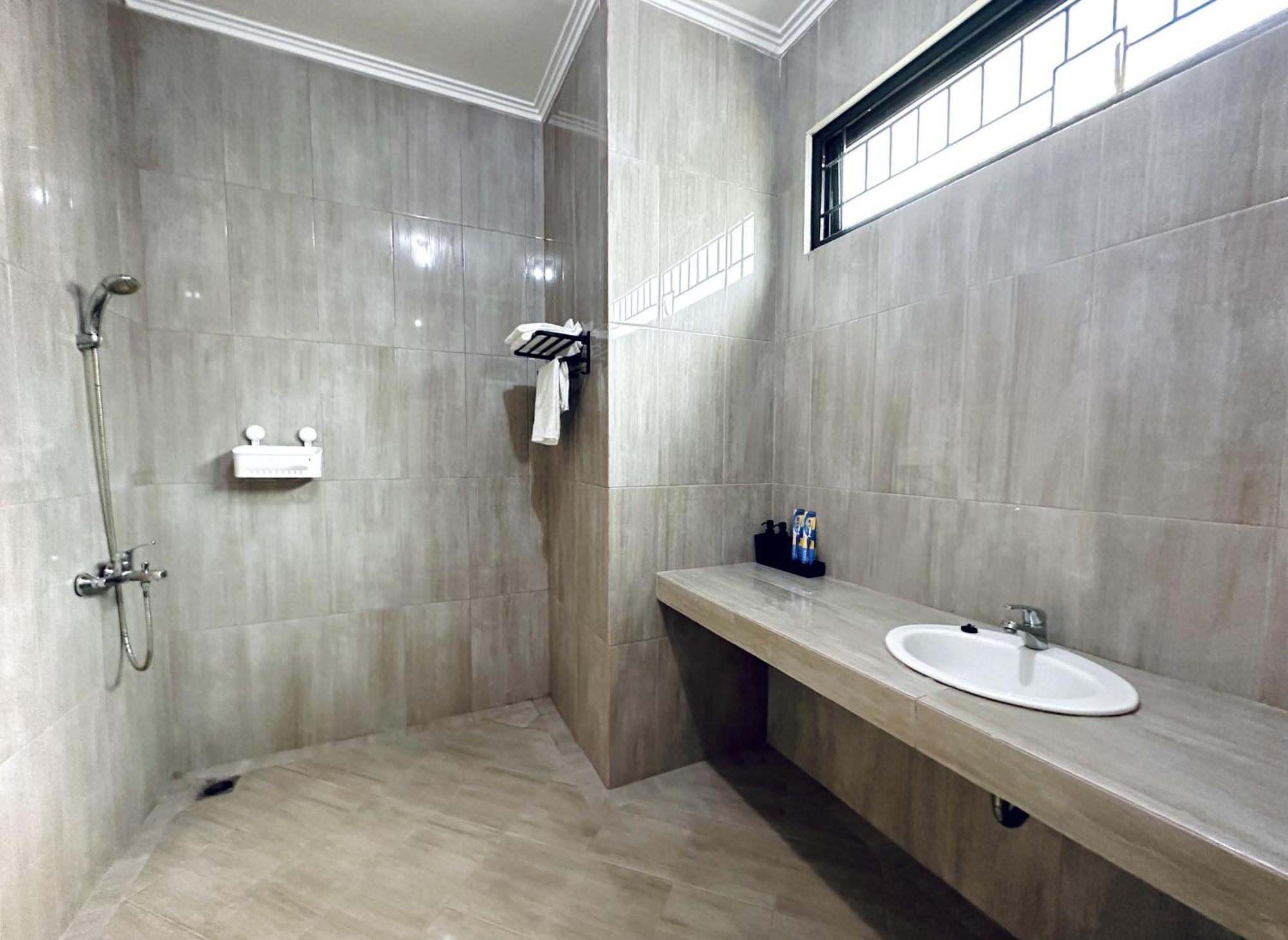 4-Bedroom Home In South Jakarta Nuansa Swadarma Residence By Le Ciel Hospitality エクステリア 写真