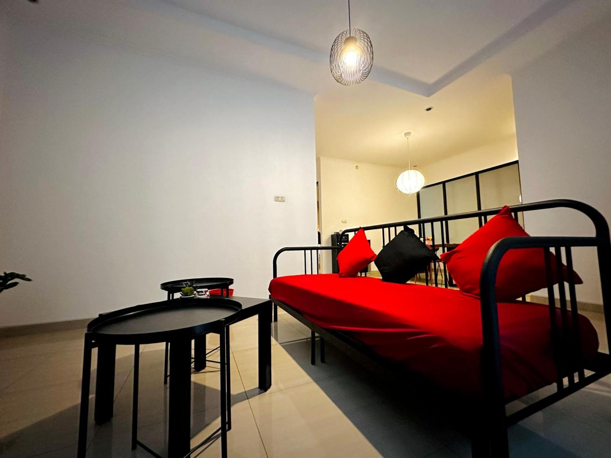 4-Bedroom Home In South Jakarta Nuansa Swadarma Residence By Le Ciel Hospitality エクステリア 写真