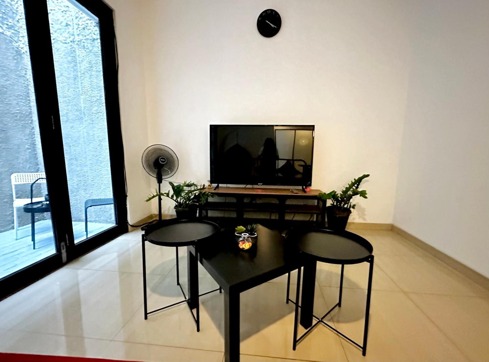 4-Bedroom Home In South Jakarta Nuansa Swadarma Residence By Le Ciel Hospitality エクステリア 写真