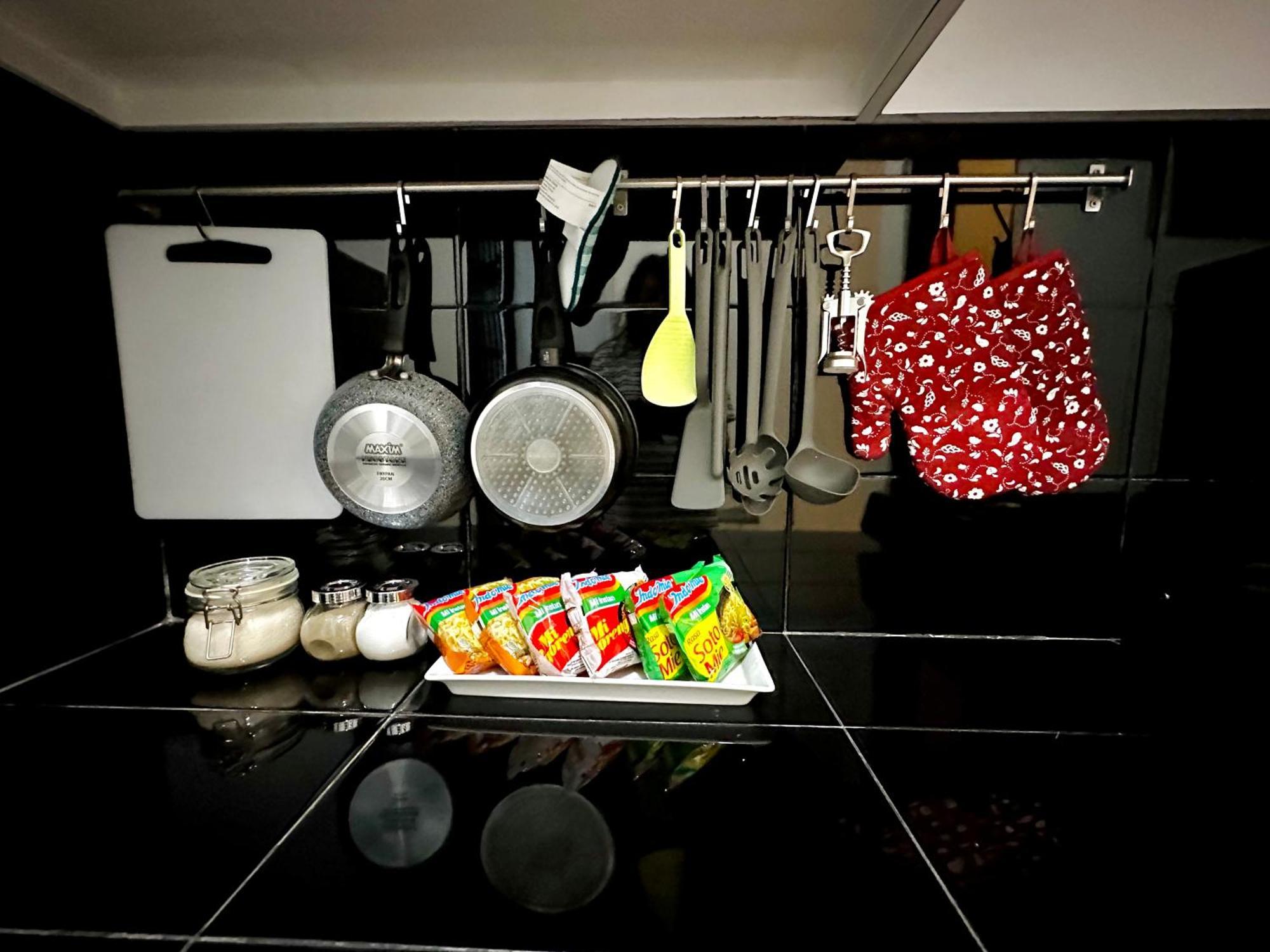 4-Bedroom Home In South Jakarta Nuansa Swadarma Residence By Le Ciel Hospitality エクステリア 写真