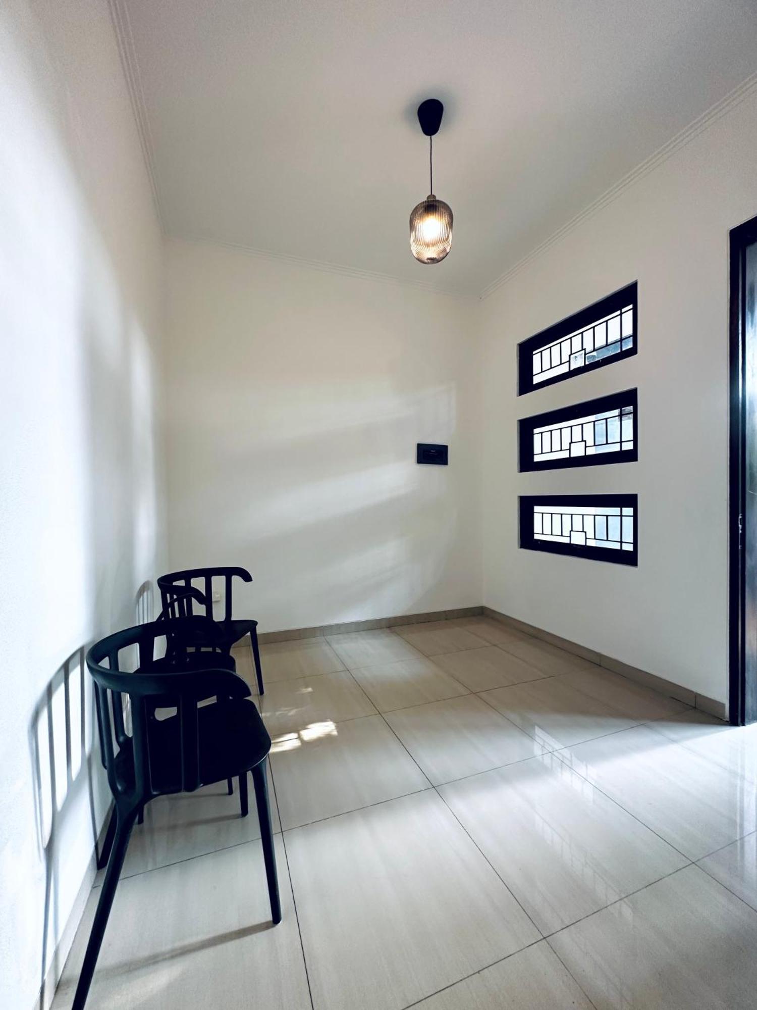 4-Bedroom Home In South Jakarta Nuansa Swadarma Residence By Le Ciel Hospitality エクステリア 写真