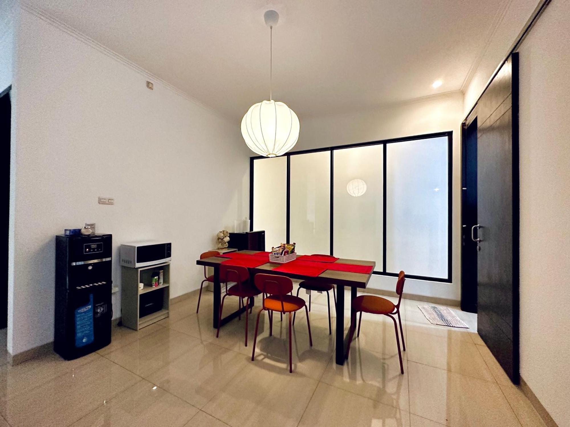 4-Bedroom Home In South Jakarta Nuansa Swadarma Residence By Le Ciel Hospitality エクステリア 写真