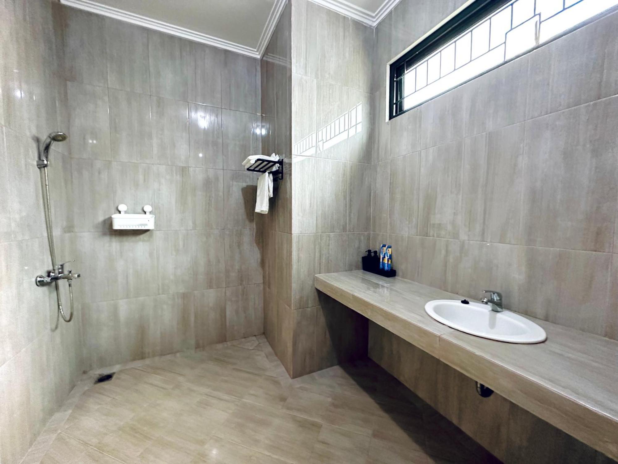 4-Bedroom Home In South Jakarta Nuansa Swadarma Residence By Le Ciel Hospitality 部屋 写真